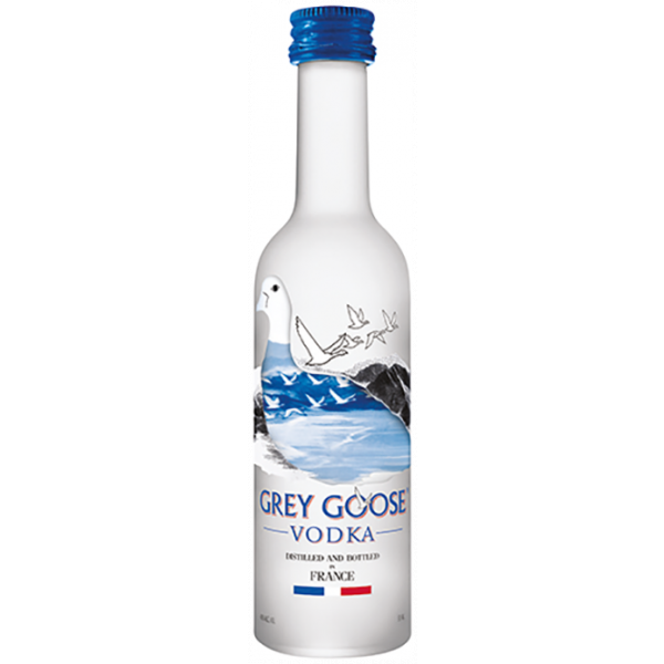 Flasche Grey Goose Vodka, 50ml, Miniaturversion des französischen Ultra-Premium-Wodkas, 40% Alkoholgehalt, in einer eleganten, mattierten Glasflasche mit blauen Details.