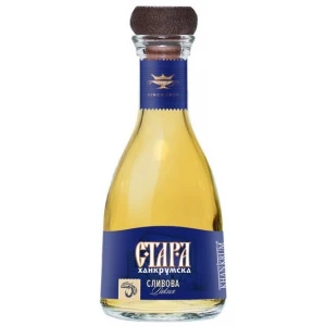 Flasche der KHANKRUMSKA OLD Pflaumen Rakia (Stara Slivova), ein hochwertiger bulgarischer Pflaumenrakia mit einem charakteristischen blauen Etikett und Holzkorken.