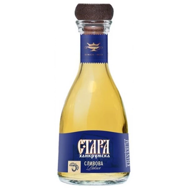 Flasche der KHANKRUMSKA OLD Pflaumen Rakia (Stara Slivova), ein hochwertiger bulgarischer Pflaumenrakia mit einem charakteristischen blauen Etikett und Holzkorken.