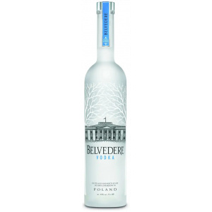 Flasche Belvedere Vodka Organic 700ml, mit einem stilvollen mattweißen Design und einer Illustration des polnischen Belvedere-Palasts. Eine luxuriöse polnische Wodka-Marke mit einer langen Tradition und exquisiter Qualität.