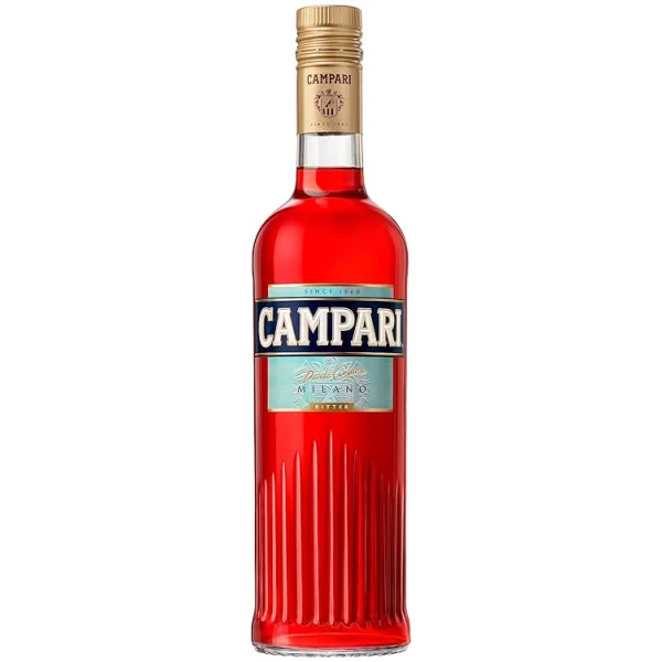 Flasche Campari Bitter Aperitif 700ml, ein ikonischer italienischer Bitterlikör mit leuchtend roter Farbe, charakteristischem goldenen Verschluss und elegantem Etikett.