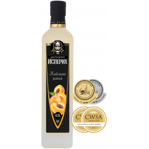 Flasche Kajsieva Rakia von Destileria Isperih, bulgarischer Aprikosenschnaps mit 40 % Alkohol, ausgezeichnet mit Gold- und Silbermedaillen bei internationalen Wettbewerben